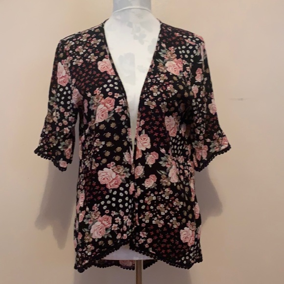 Ms. Bella D Short Sleeve Kimono Cardigan - Picture 1 of 7